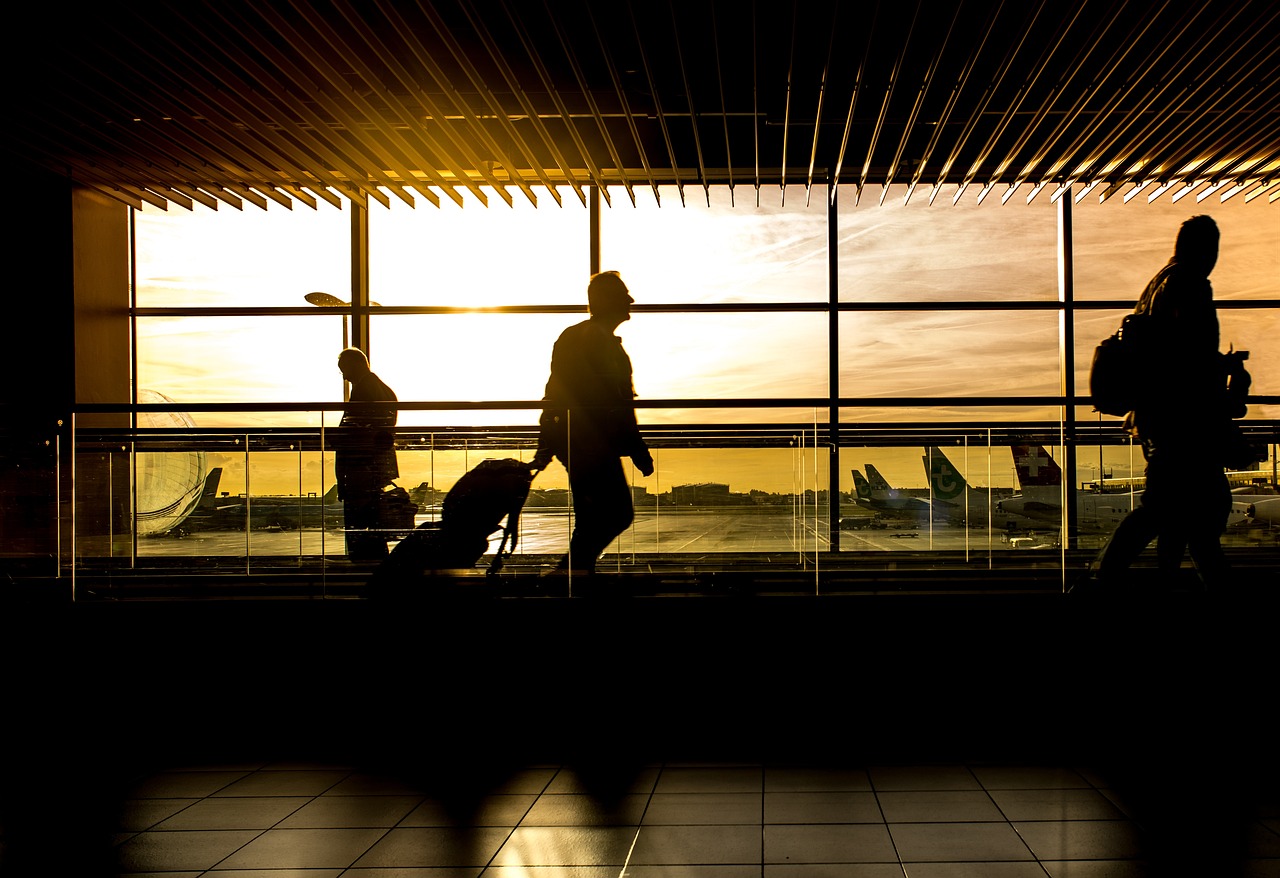 クレジットカードで空港ラウンジに同伴者無料で入る方法は？