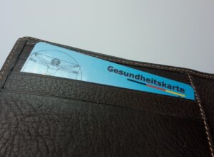 海外旅行保険楽天カードを利用するメリットは何ですか？